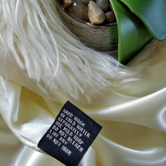 Ivory Faux Fur Vest S/M - Picture 5 of 6